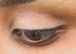 Татуаж глаз в виде стрелочки